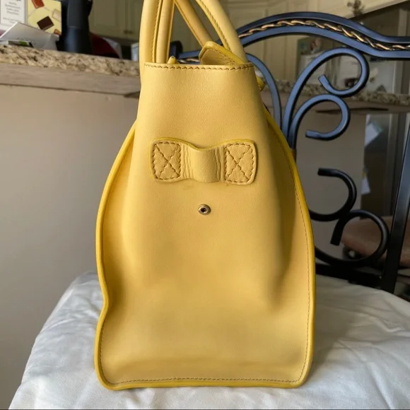 Celine mini luggage tote in smooth leather light yellow - Picture 4 of 15
